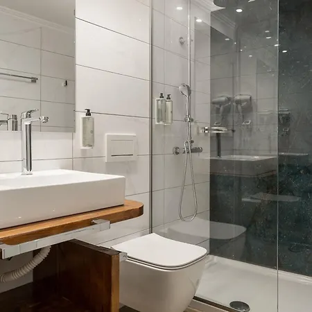 Captain's Seafront Nydri (Lefkada)