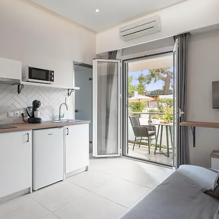 Captain's Seafront Apartment *