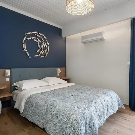 Captain's Seafront Нидри