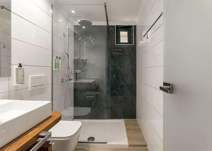 Captain's Seafront Apartment *