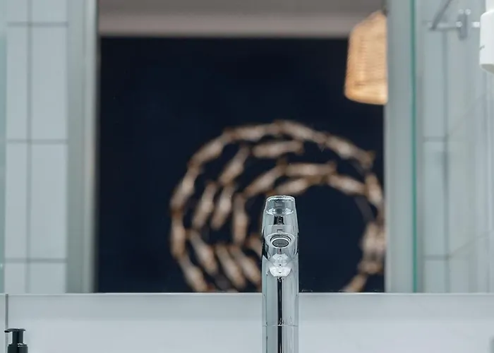 Captain's Seafront Apartment *